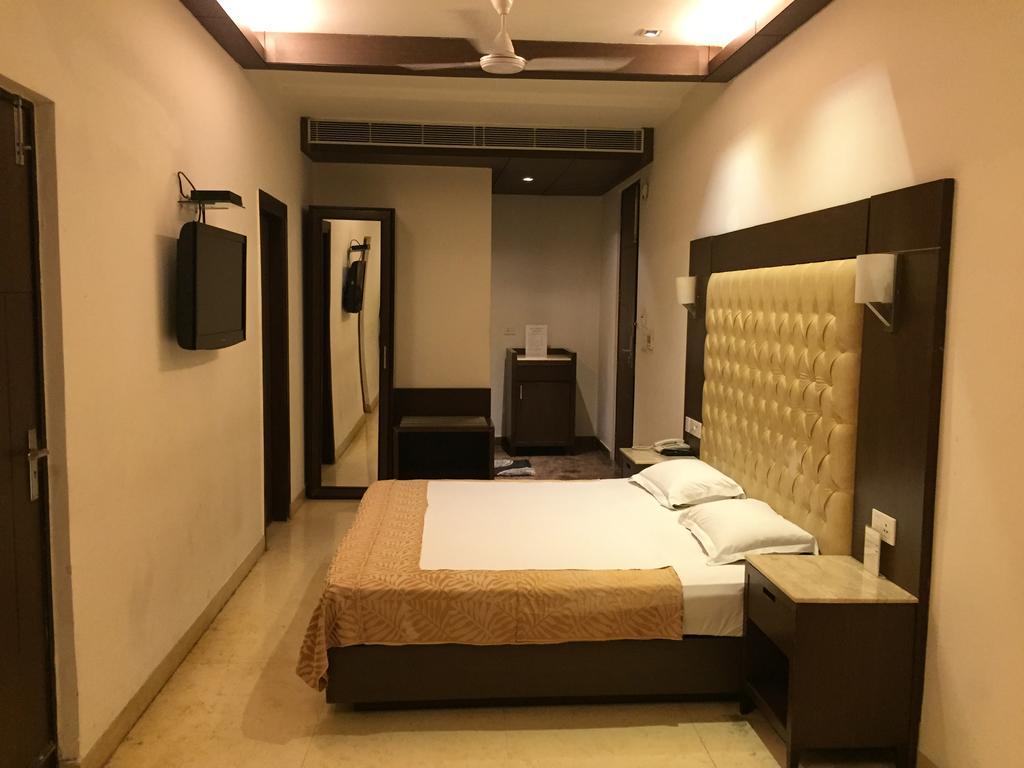 Metropolis Tourist Home New Delhi Eksteriør billede