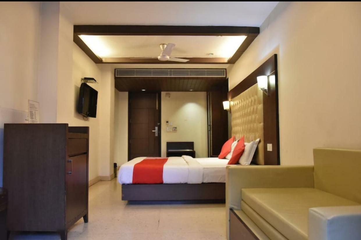 Metropolis Tourist Home New Delhi Eksteriør billede